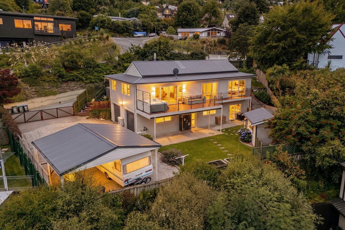 2 Evergreen Place, Sunshine Bay, Queenstown - Carousel 1
