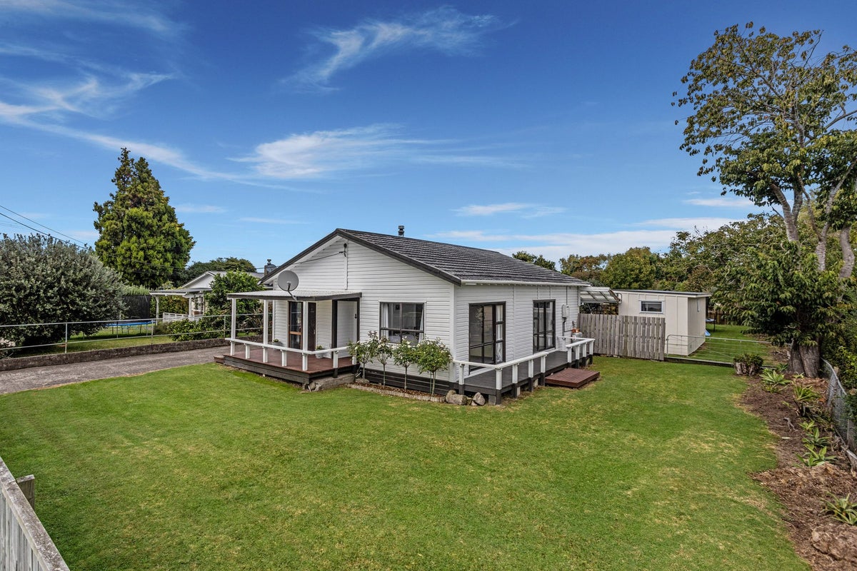 32 Tawa Street, Edgecumbe, Edgecumbe - Carousel 1
