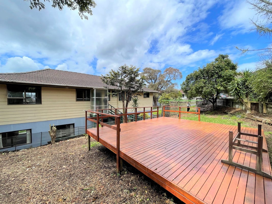 21 Theban Place, Totara Vale, Auckland - Carousel 21