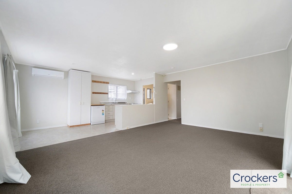 6 Templeton Place, Clendon Park, Auckland - Carousel 2