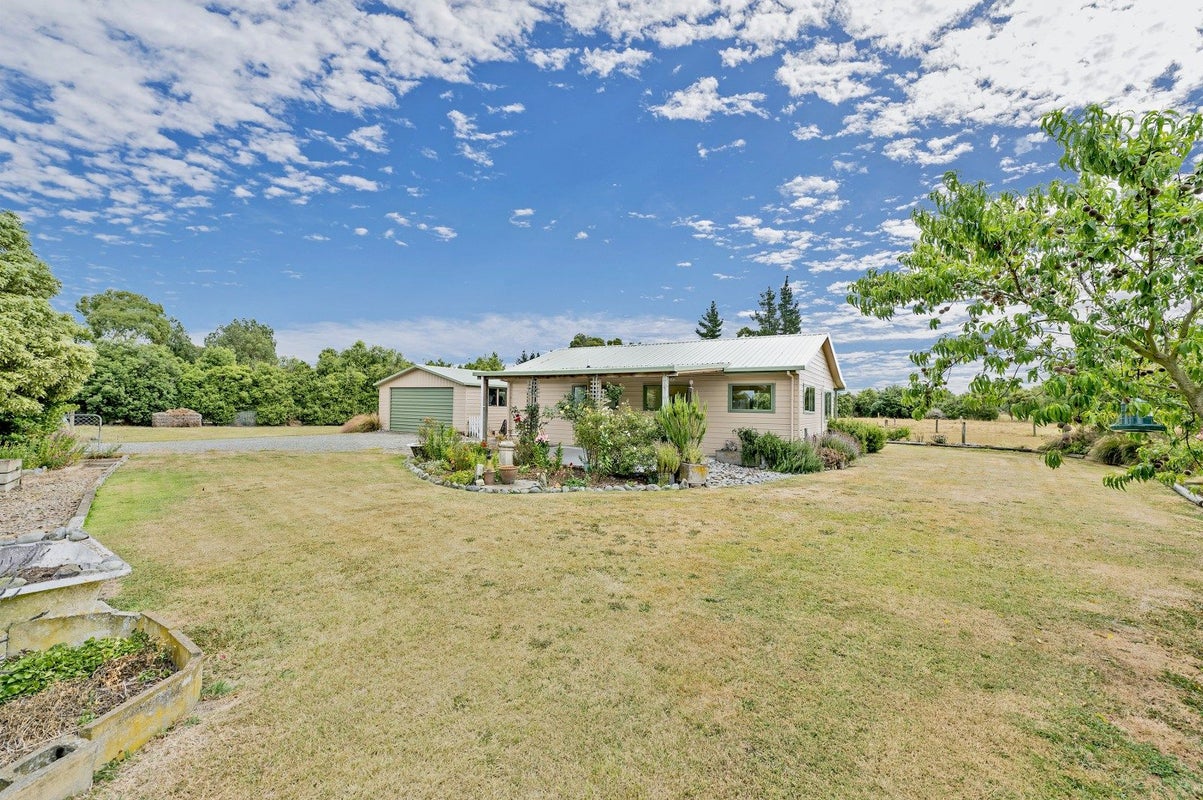 44 St John Street, Southbridge - Carousel 22