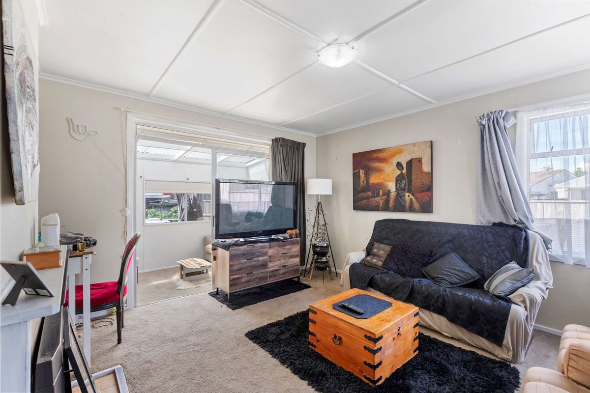 14 Raleigh Street, Vogeltown, New Plymouth - Carousel 2