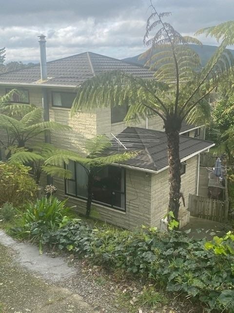 13 Chester Road, Tawa, Wellington - Carousel 1