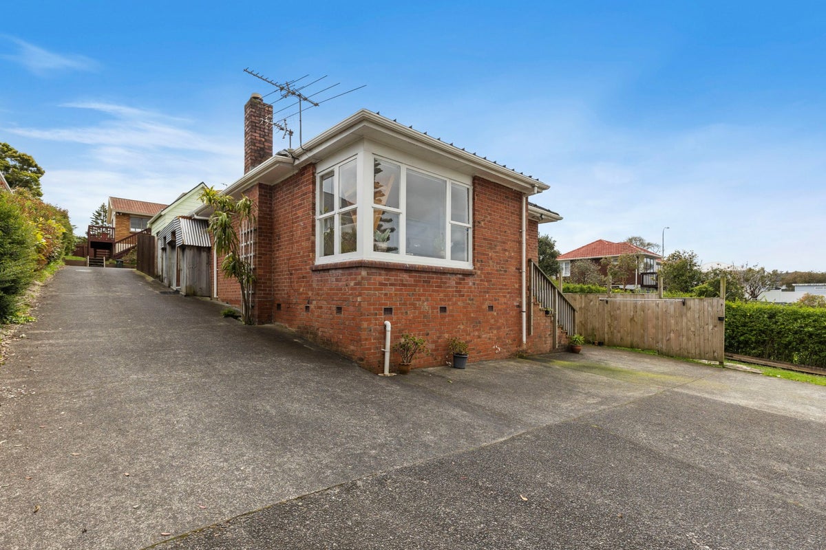 32 Tiverton Road, Avondale, Auckland - Carousel 2