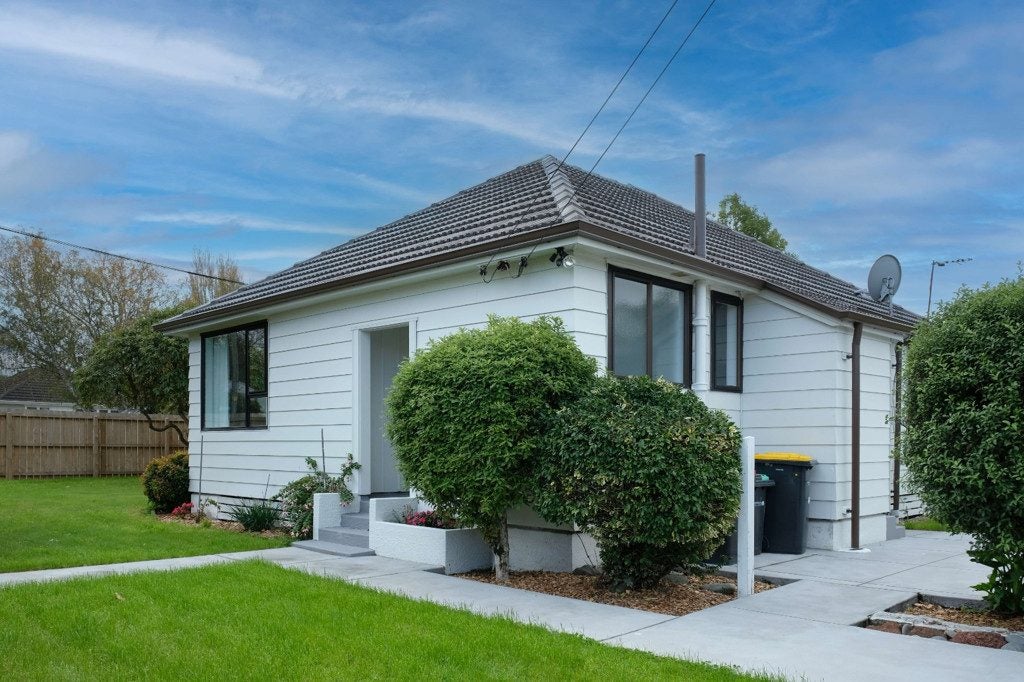 32 Bateman Avenue, Bryndwr, Christchurch - Carousel 1