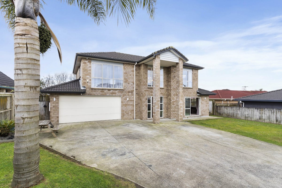 18 Nicholas Gibbons Drive, Clendon Park, Auckland - Carousel 1