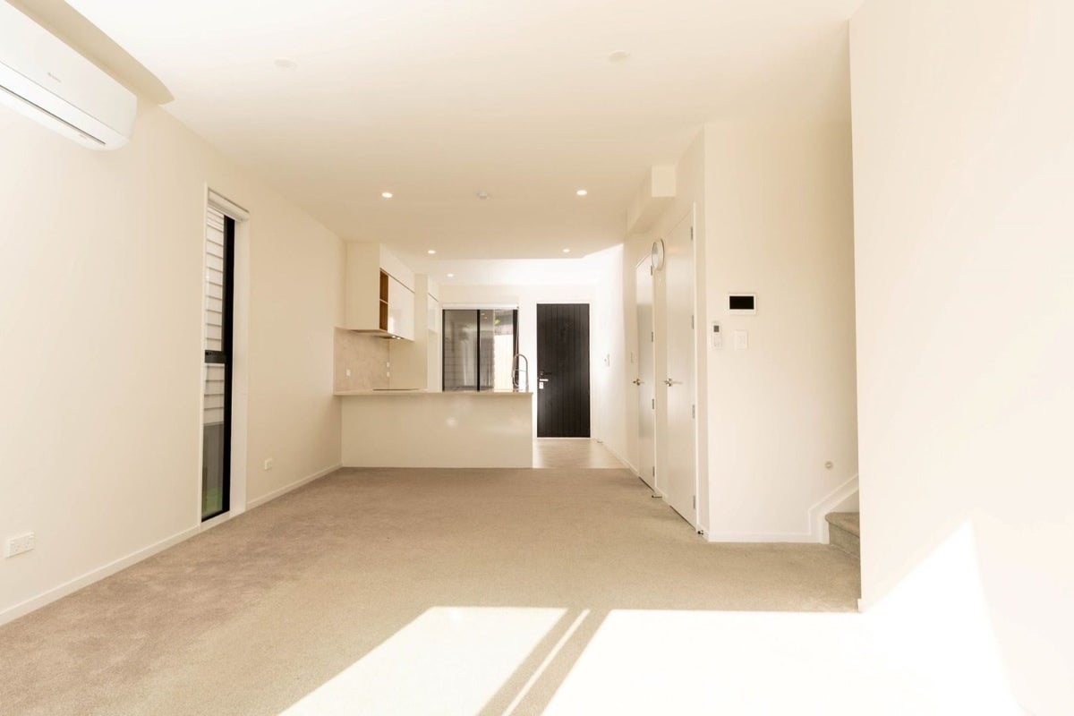2/535 Swanson Road, Ranui, Auckland - Carousel 2