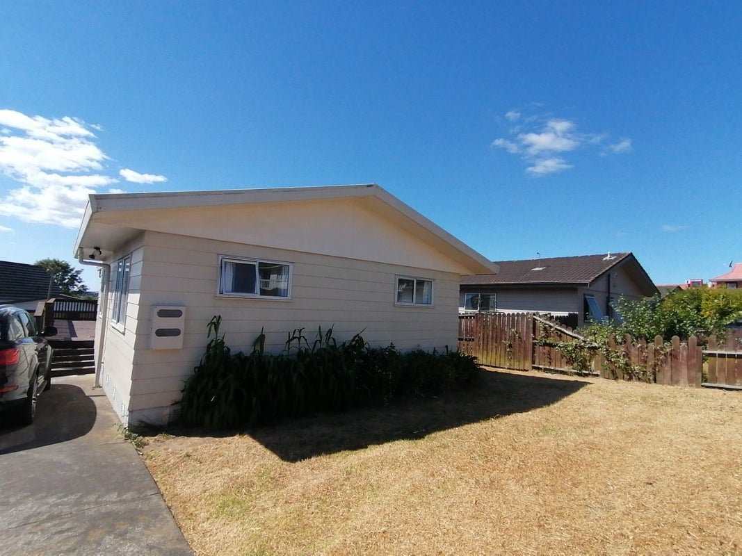 9 Greenstone Place, Clover Park, Auckland - Carousel 13