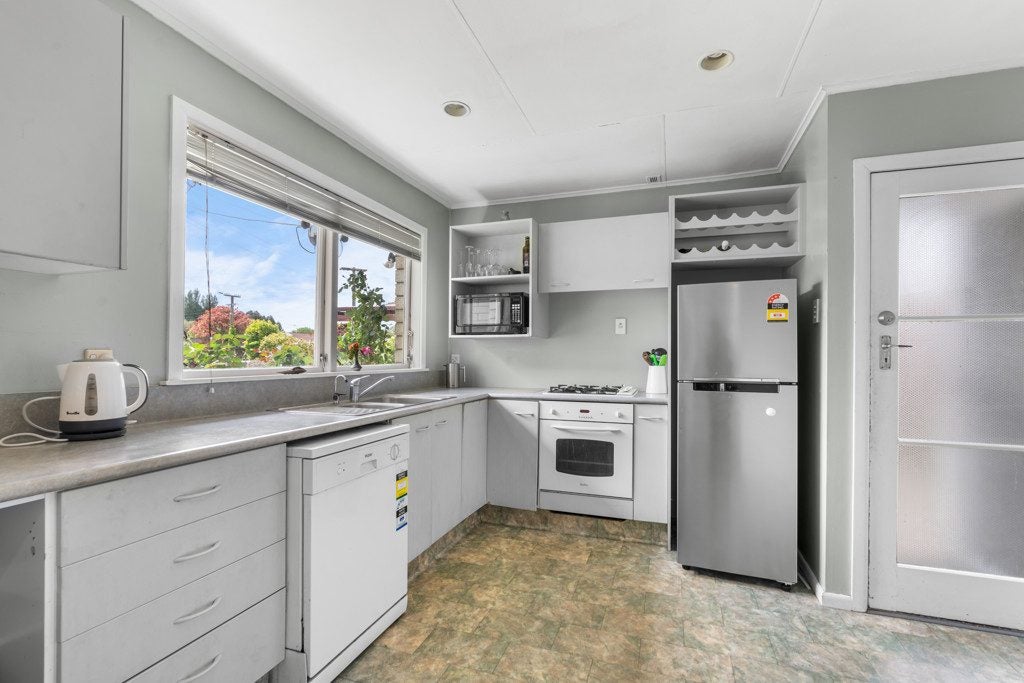 14 Lysander Place, Hillcrest, Hamilton - Carousel 2