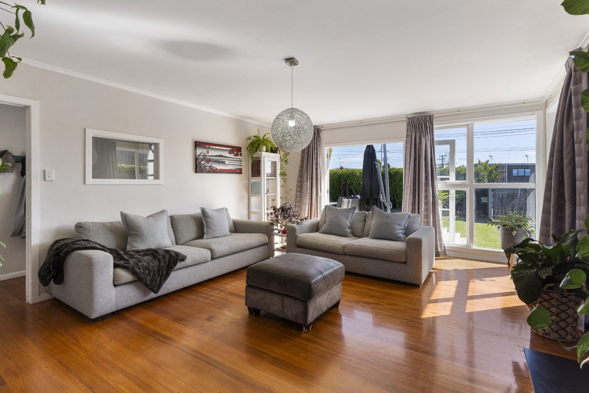 1/3 Tramway Road, Beach Haven, Auckland - Carousel 2