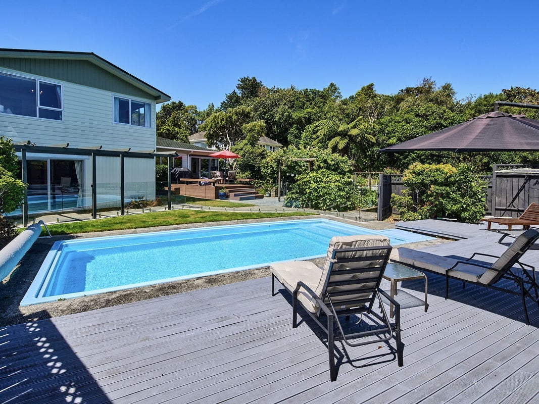 7 Tui Terrace, Tawa, Wellington - Carousel 1