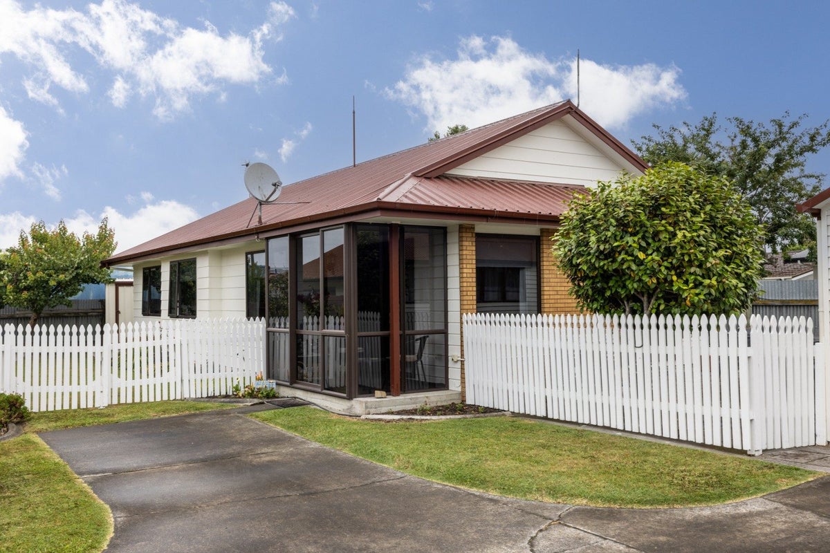 11B Durham Avenue, Tamatea, Napier - Carousel 18