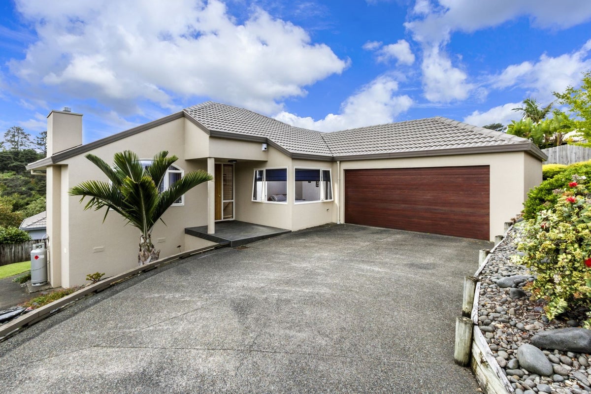 18 Carnmore Place, Torbay, Auckland - Carousel 1