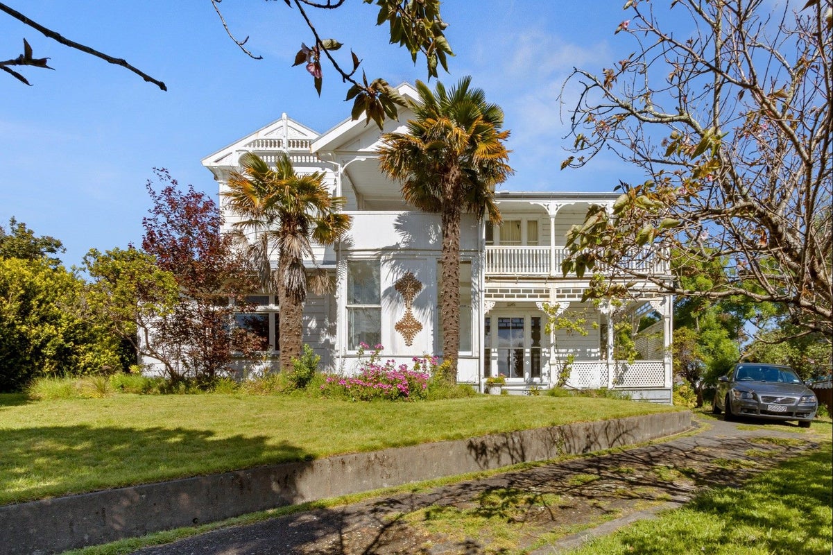 9 Hukarere Road, Bluff Hill, Napier - Carousel 1