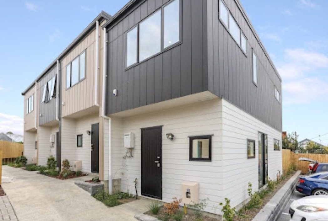 1/8 Hepburn Road, Glendene, Auckland - Carousel 1