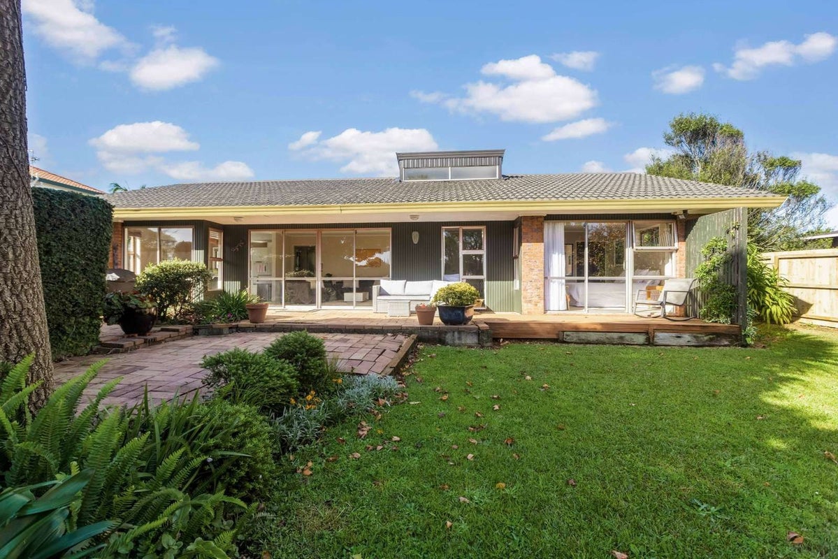 32 Colum Place, Bucklands Beach, Auckland - Carousel 1