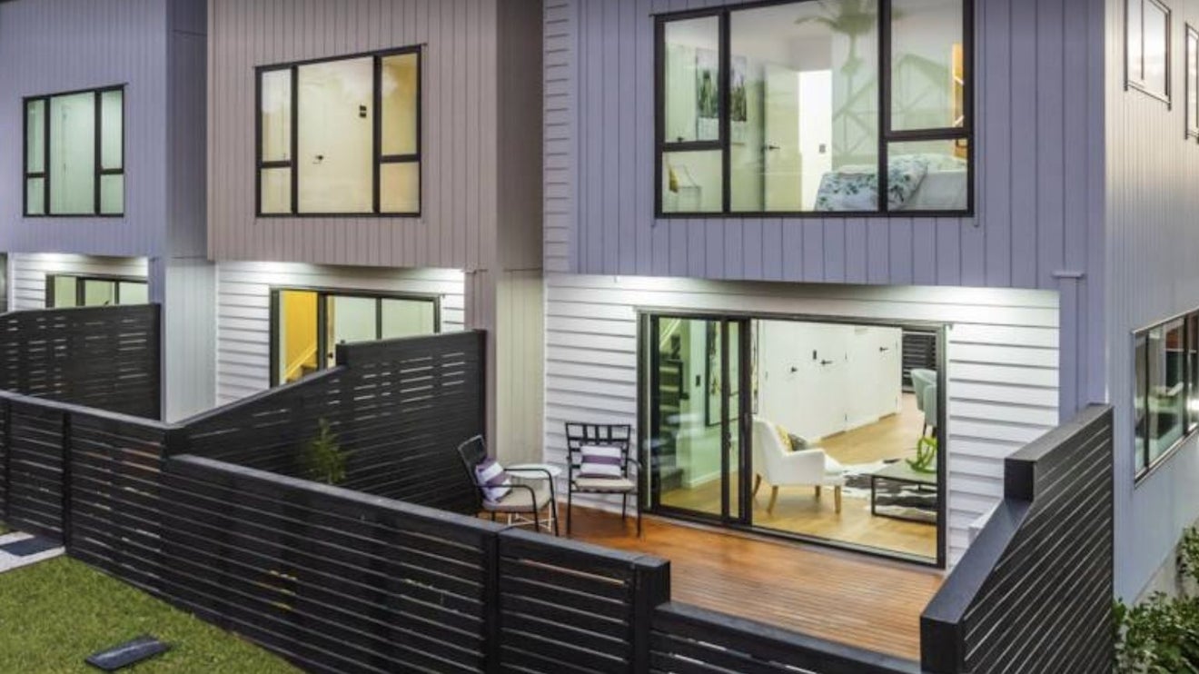 2/1 Photinia Place, Botany Downs, Auckland - Carousel 1