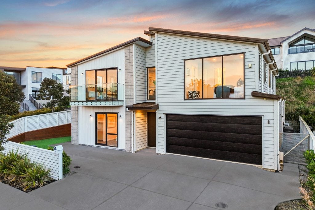 12 Tawatawa Street, Long Bay, Auckland - Carousel 1