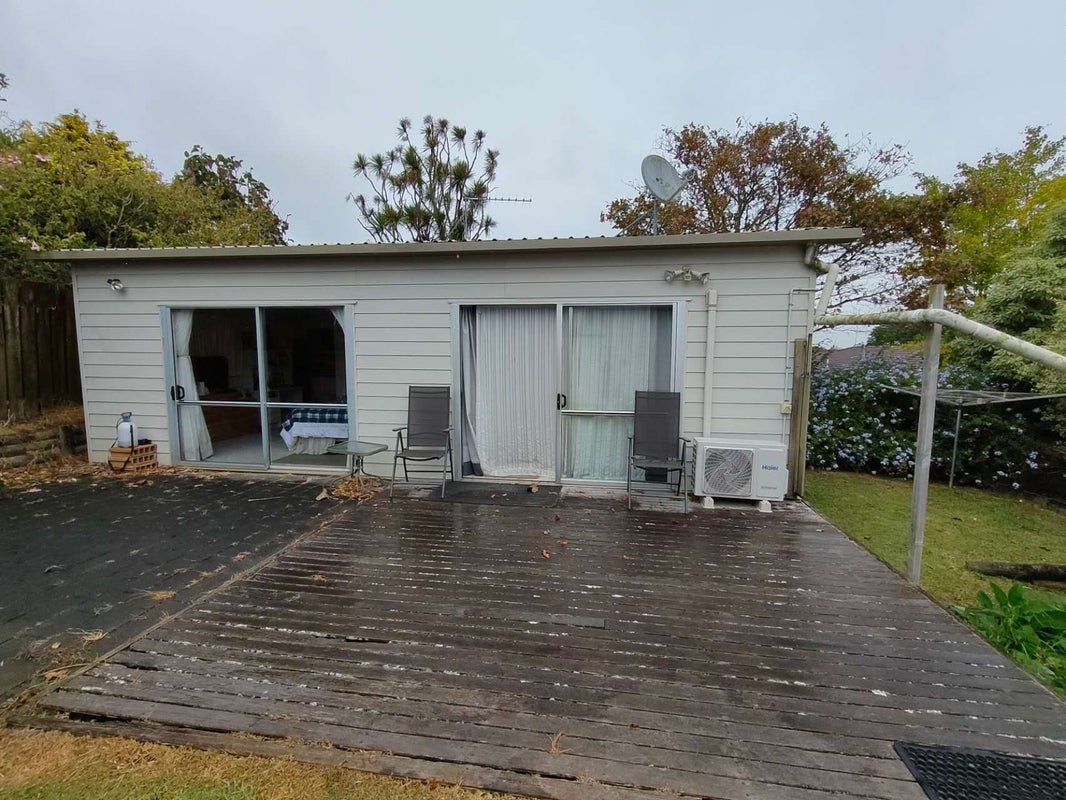 5 Struan Place, Highland Park, Auckland - Carousel 1