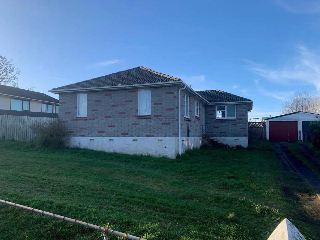 2 Hinau Crescent, Wairakei, Taupo - Carousel 1