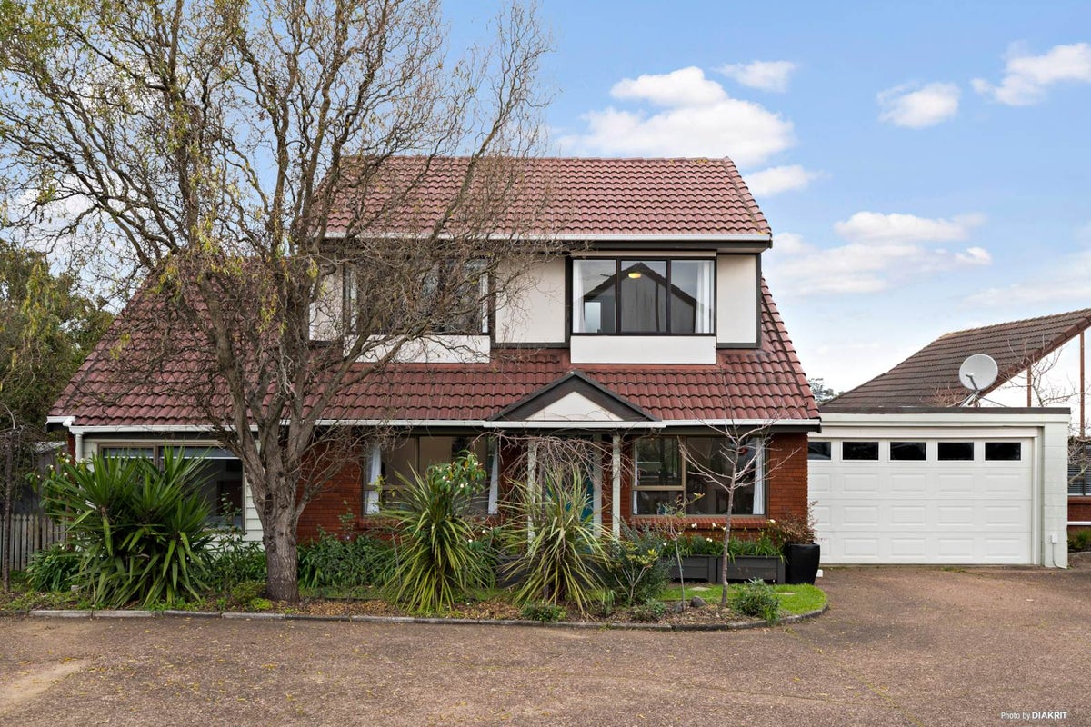 8/100 RIDGE RD, Howick, Auckland - Carousel 1