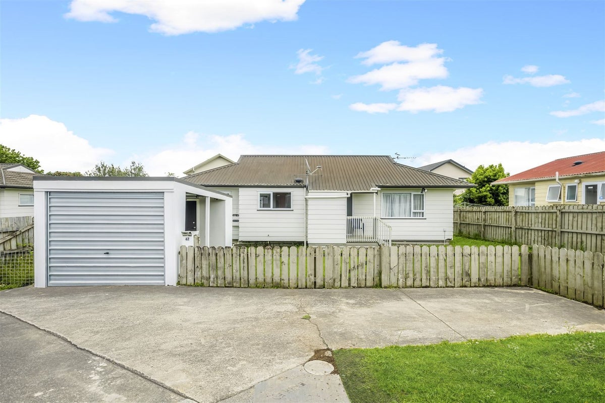47 Dungarvon Place, Clendon Park, Auckland - Carousel 1