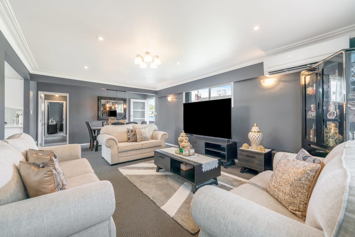 25 Birdwood Road, Swanson, Auckland - Carousel 2