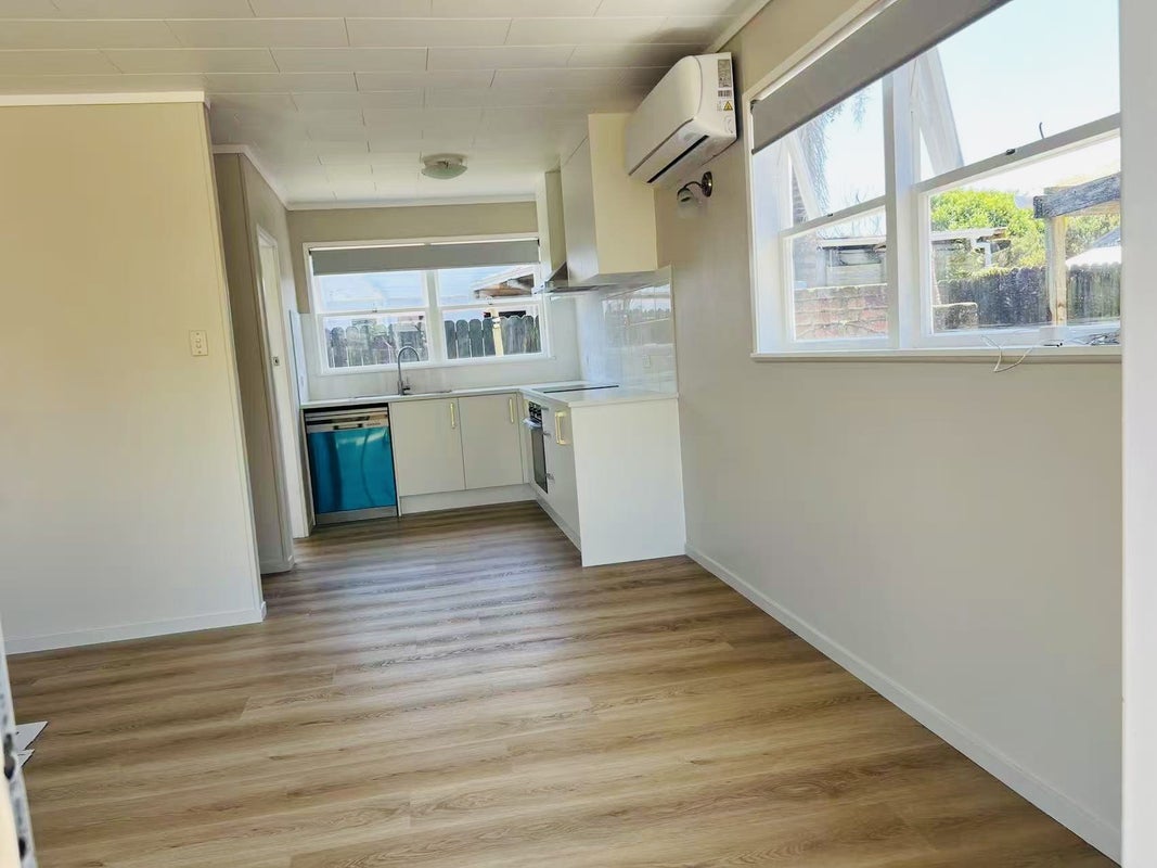 8 Ranui Station Road, Ranui, Auckland - Carousel 2