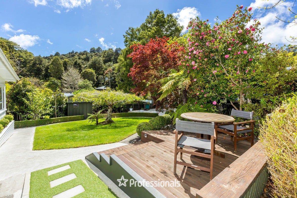 6 Fendalton Crescent, Pinehaven, Upper Hutt - Carousel 2