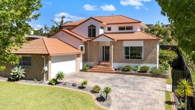 31 Arirang Rise, Pinehill, Auckland - Carousel 1