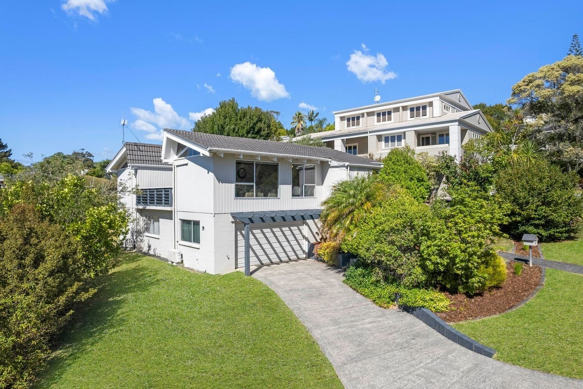 40 Saddleback Rise, Murrays Bay, Auckland - Carousel 1