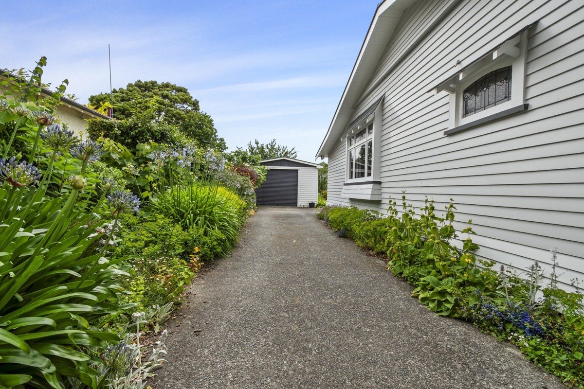 31 Hereford Street, West End, Palmerston North - Carousel 17