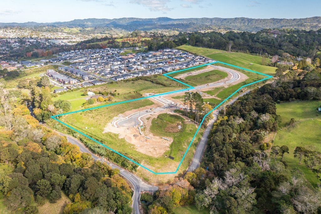 8 Yelash Road, Massey, Auckland - Carousel 1