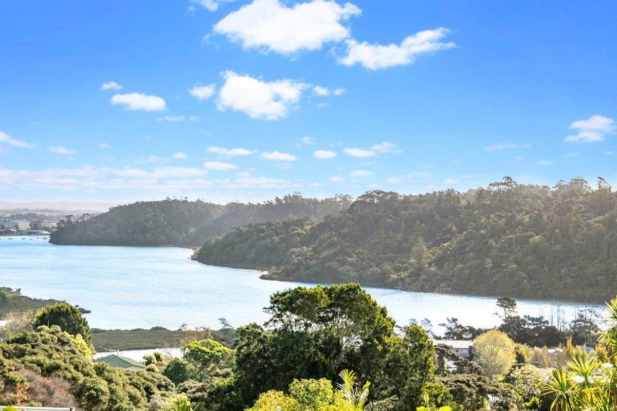 1/9 Pemberton Avenue, Bayview, Auckland - Carousel 2