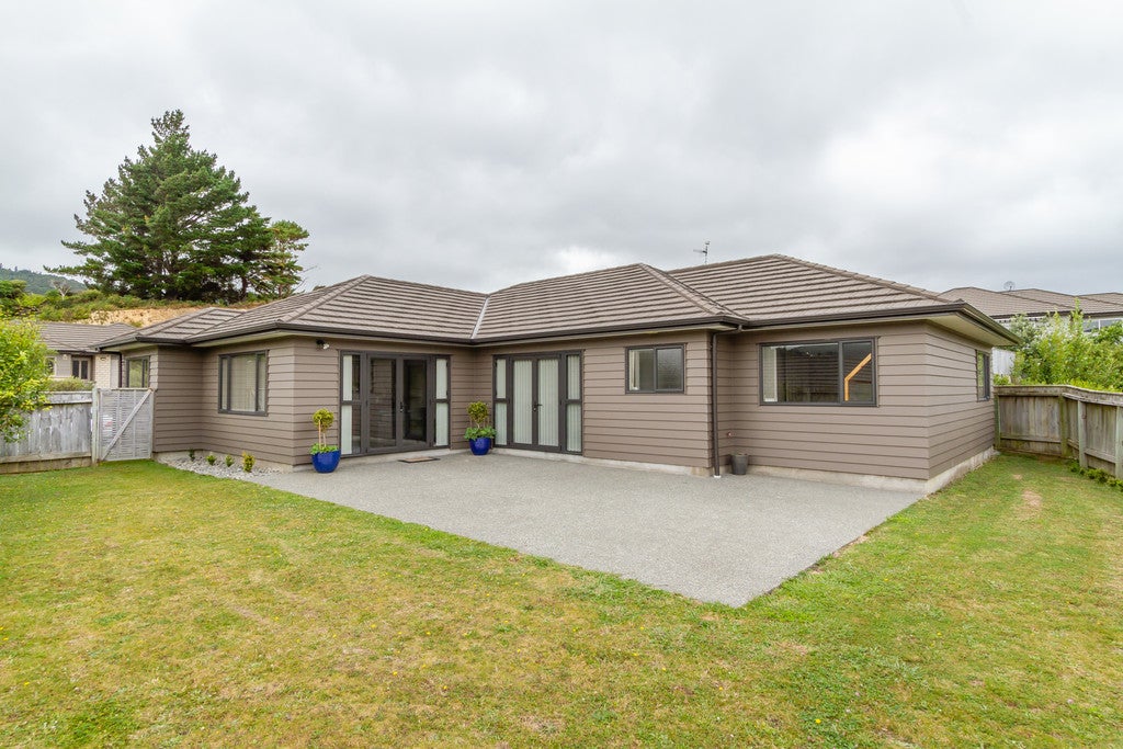 22 Speldhurst Grove, Stokes Valley, Lower Hutt - Carousel 2