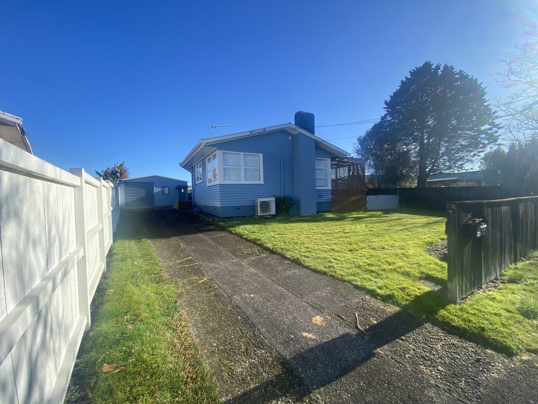 55 Nevada Road, Silverdale, Hamilton - Carousel 1