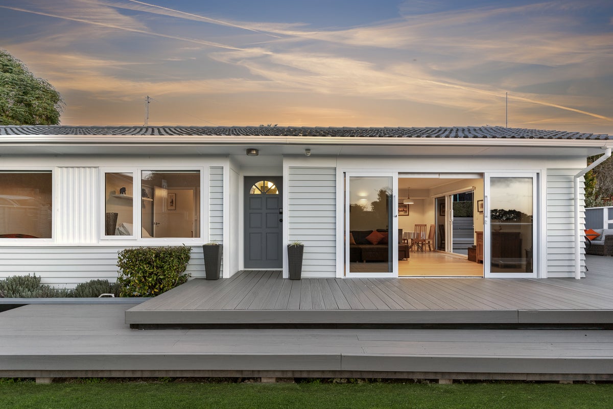 6 Stott Avenue, Birkdale, Auckland - Carousel 1