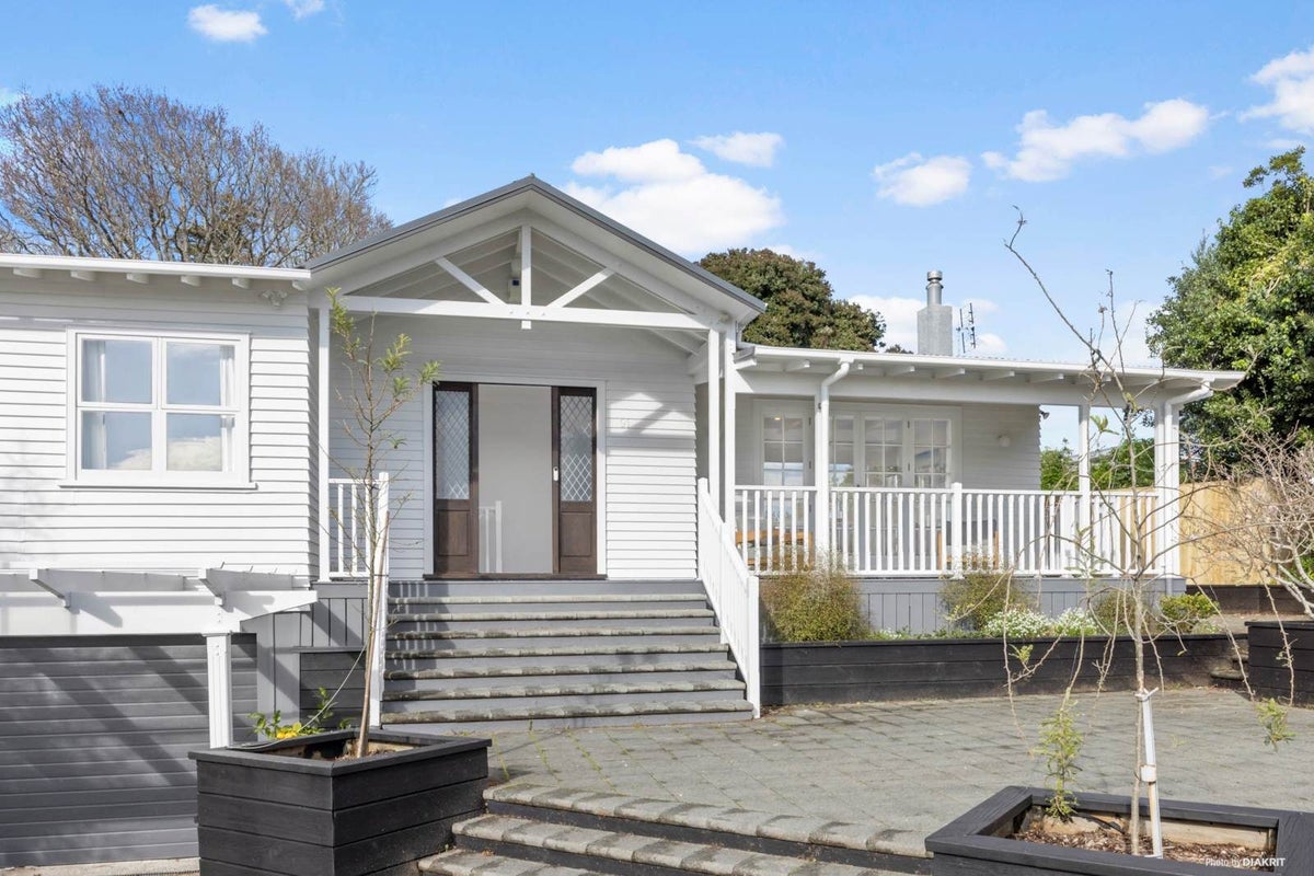 91D Wharf Road, Te Atatu Peninsula, Auckland - Carousel 1