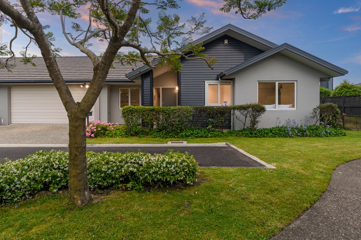 10 Bridgewater Way, Pyes Pa, Tauranga - Carousel 1
