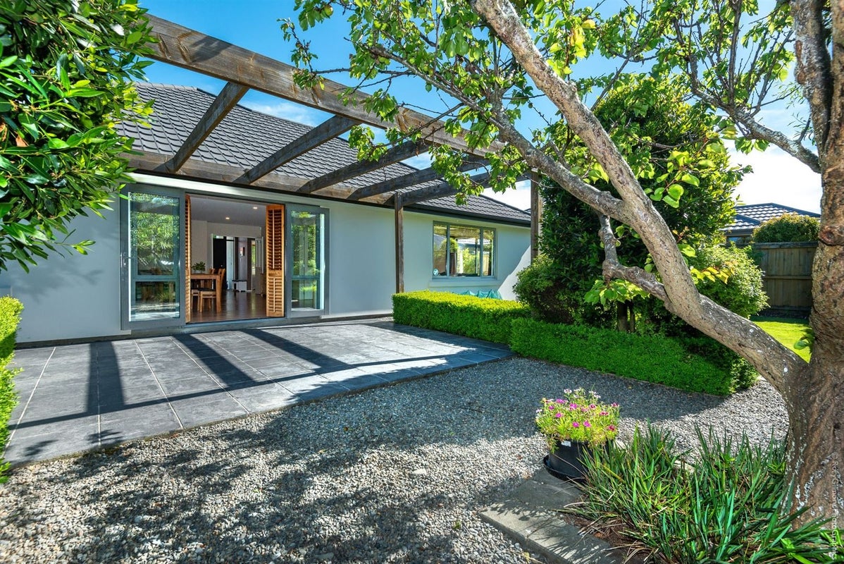 12 Sheraton Place, Redwood, Christchurch - Carousel 1