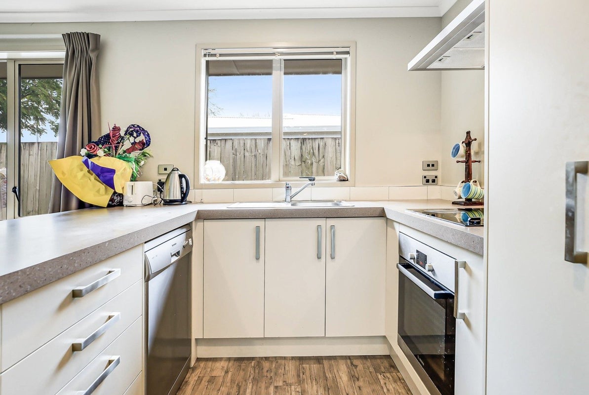 1/114 Old Farm Road, Hamilton East, Hamilton - Carousel 2