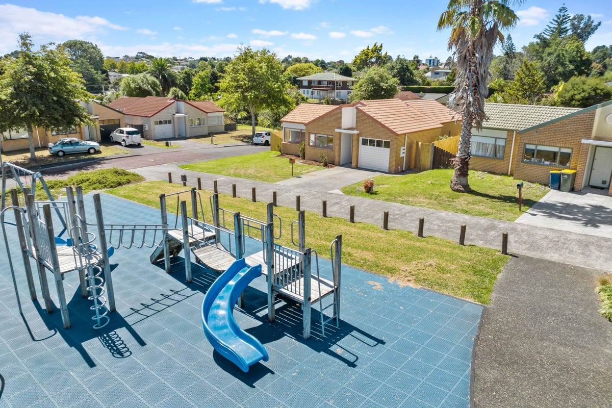28 Blueridge Close, Sunnyvale, Auckland - Carousel 2