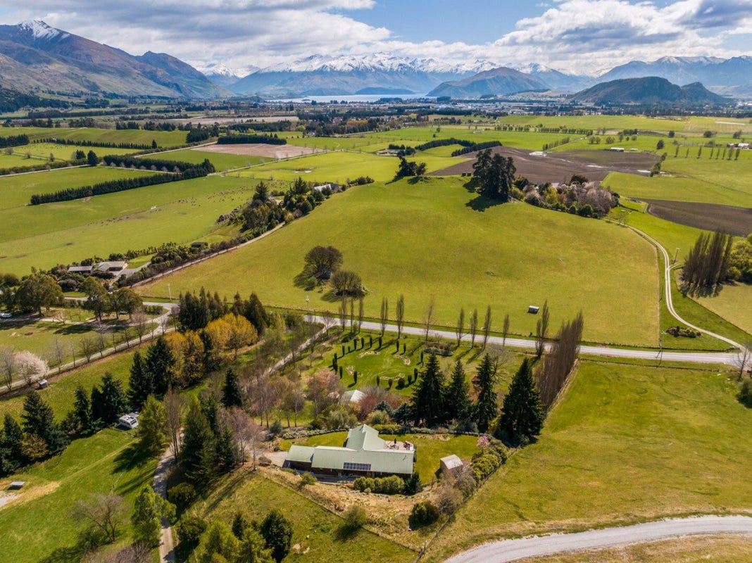 599 Mount Barker Road, Wanaka - Carousel 1