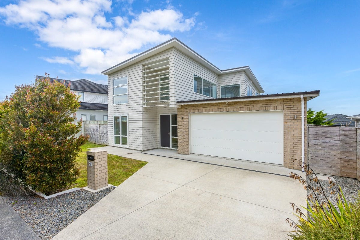 21 Headland Drive, Long Bay, Auckland - Carousel 1