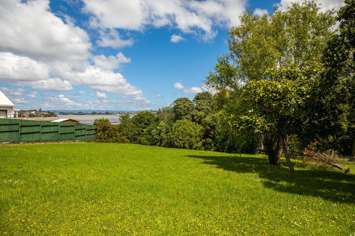 47 Hillary Crescent, Belmont, Auckland - Carousel 2