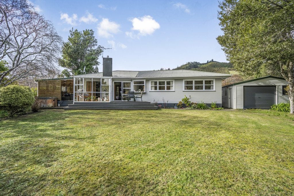 38 Wood Street, Wainuiomata, Lower Hutt - Carousel 1