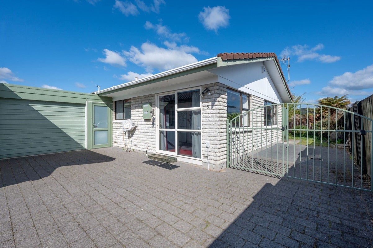 16C Grey Street, Glenholme, Rotorua - Carousel 1
