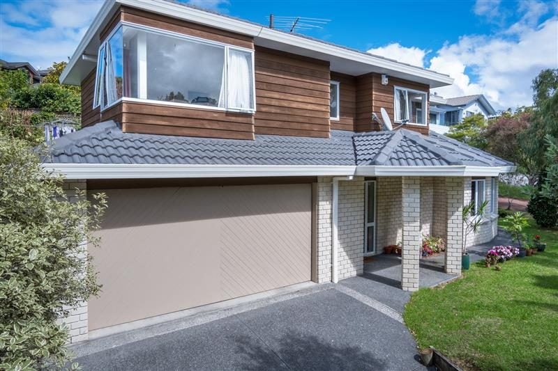 32 Crestview Place, Browns Bay, Auckland - Carousel 1
