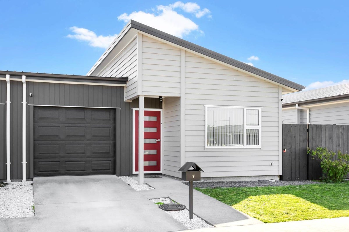 7 Mokopapa Street, Takanini, Auckland - Carousel 1