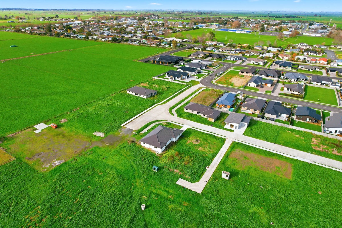 6 Calla Lane, NGATEA - Carousel 15